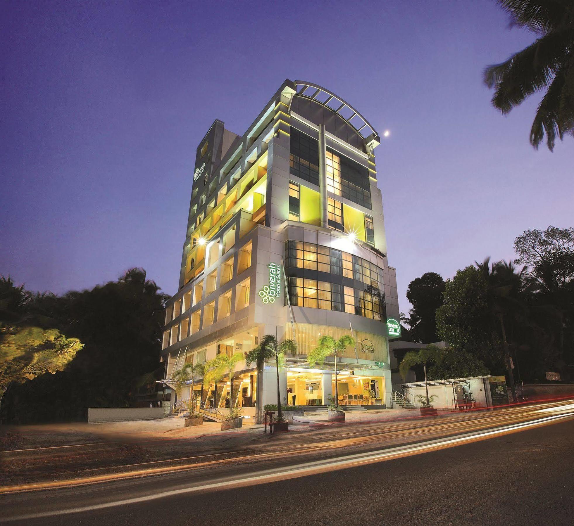 Biverah Hotel y Suites Thiruvananthapuram Exterior foto